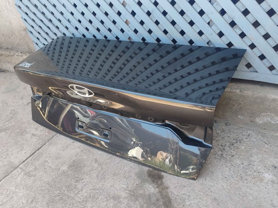 Tapa maleta Hyundai Accent 2024 - 2026 - Imagen 4