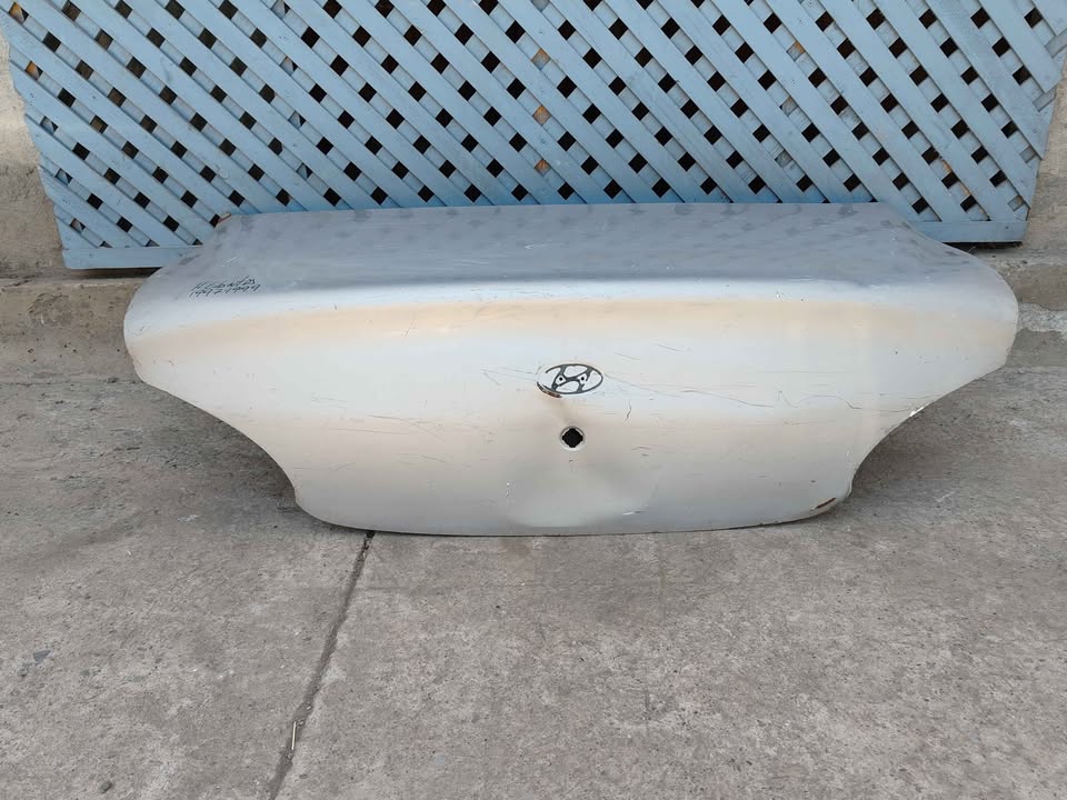 Tapa maleta Hyundai Elantra 1997 - 1999