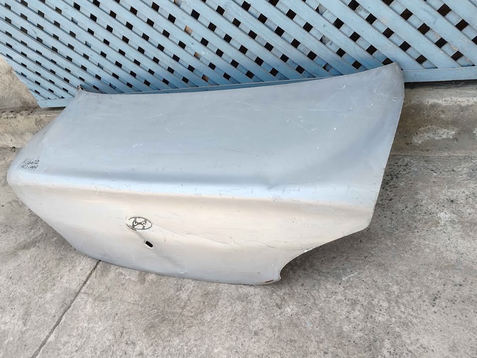 Tapa maleta Hyundai Elantra 1997 - 1999 - Imagen 3