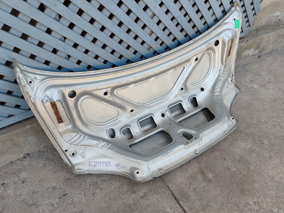 Tapa maleta Hyundai Elantra 1997 - 1999 - Imagen 7