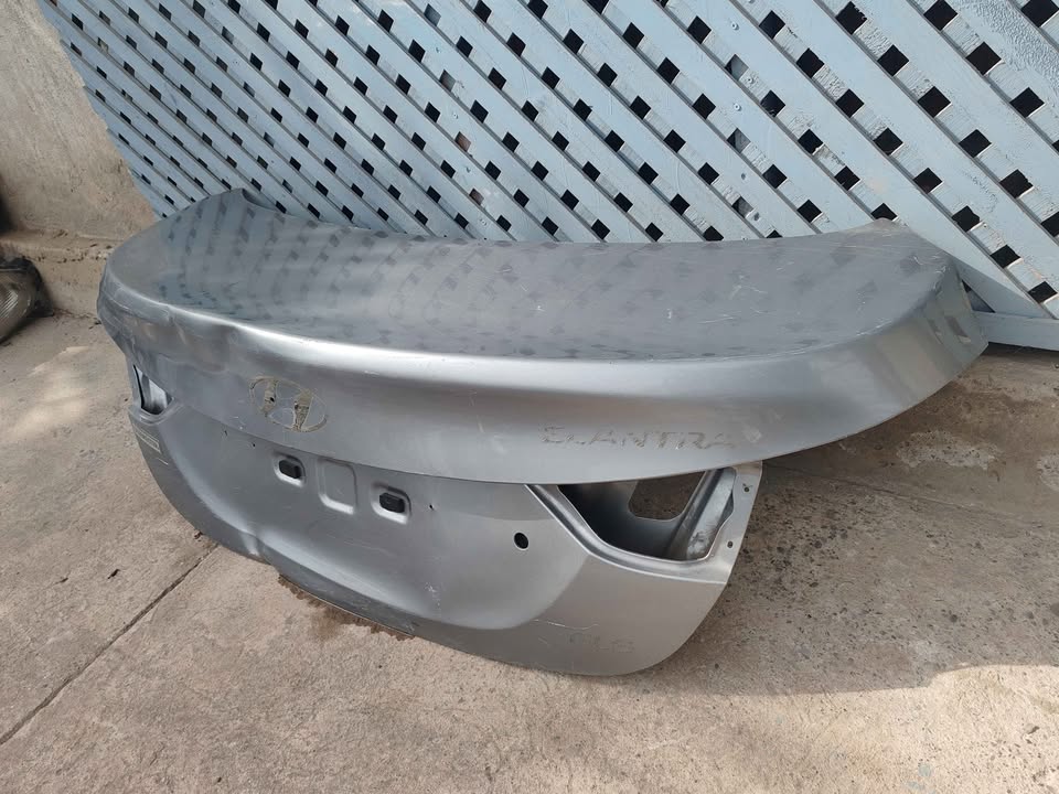 Tapa maleta Hyundai Elantra 2011 - 2014 - Imagen 2