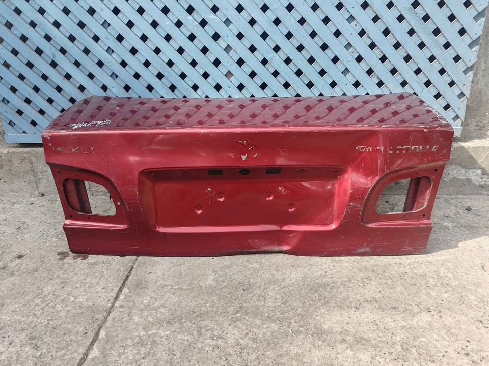 Tapa maleta Toyota Corolla 1998 - 2001