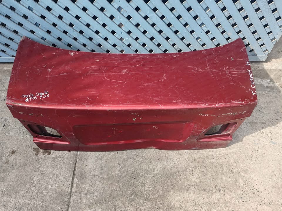 Tapa maleta Toyota Corolla 1998 - 2001 - Imagen 2