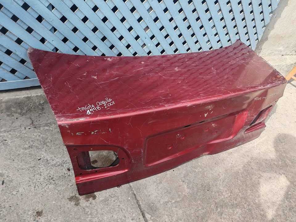 Tapa maleta Toyota Corolla 1998 - 2001 - Imagen 3