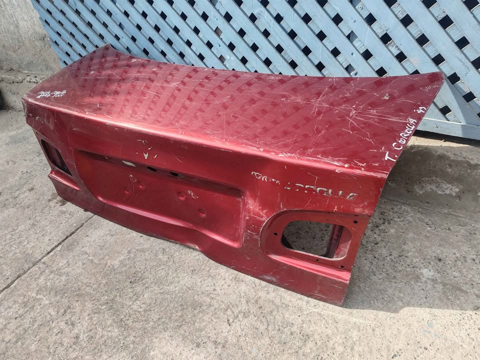 Tapa maleta Toyota Corolla 1998 - 2001 - Imagen 4