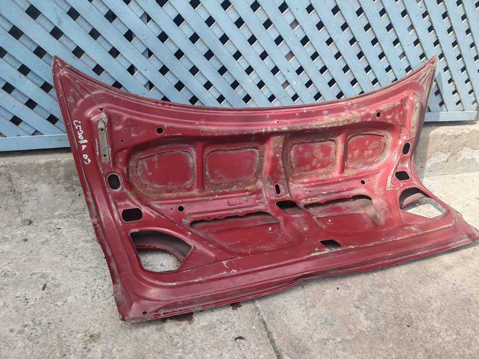 Tapa maleta Toyota Corolla 1998 - 2001 - Imagen 7