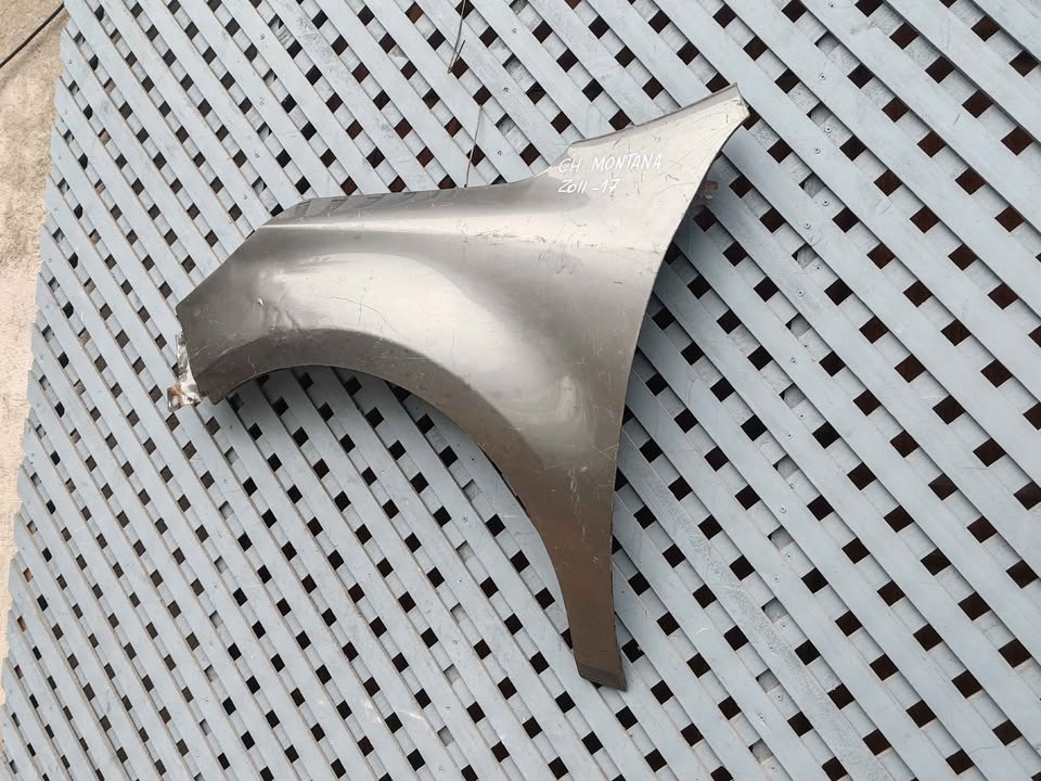 Tapabarro izquierdo Chevrolet Montana 2011 - 2017 - Imagen 3