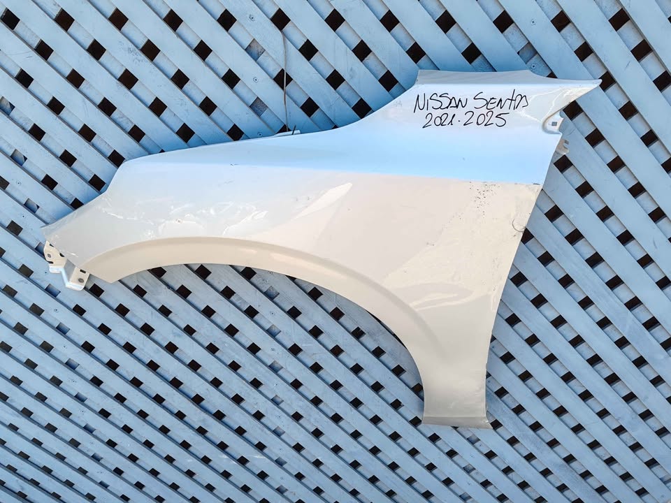 Tapabarro izquierdo Nissan Sentra 2021 - 2025 - Imagen 2