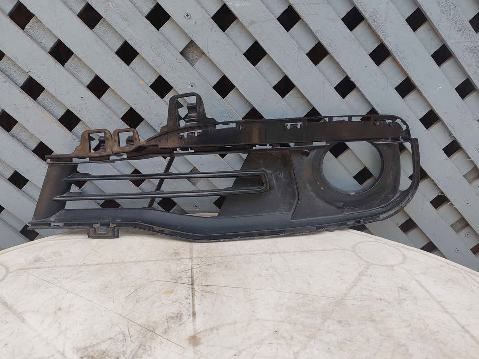 Tapa de neblinero derecha BMW F30 2015 - 2016