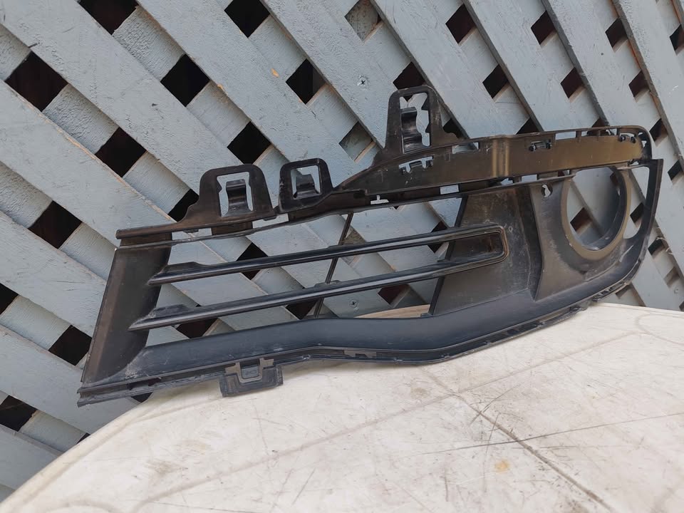 Tapa de neblinero derecha BMW F30 2015 - 2016 - Imagen 2