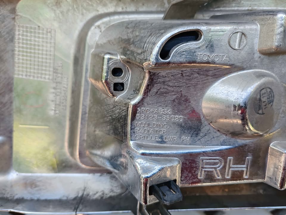 Tapa de neblinero derecho Toyota 4runner 2014 - 2016 - Imagen 10