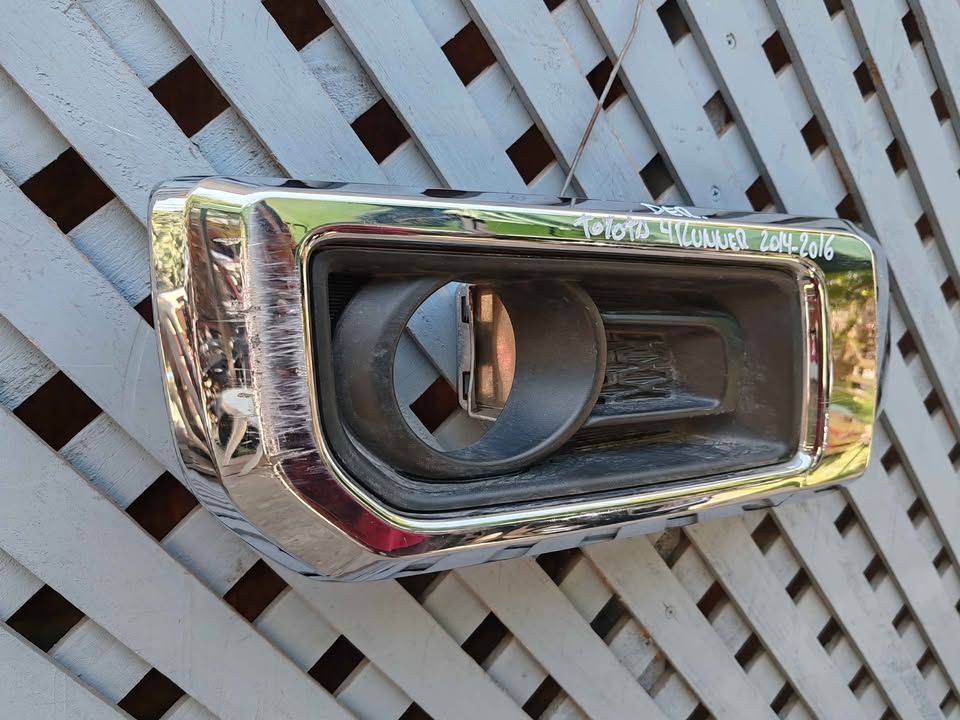 Tapa de neblinero derecho Toyota 4runner 2014 - 2016 - Imagen 2