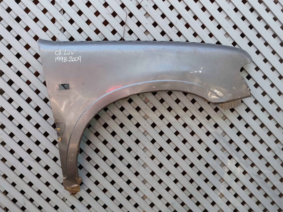 Tapabarro derecho Chevrolet Luv 1998 - 2004