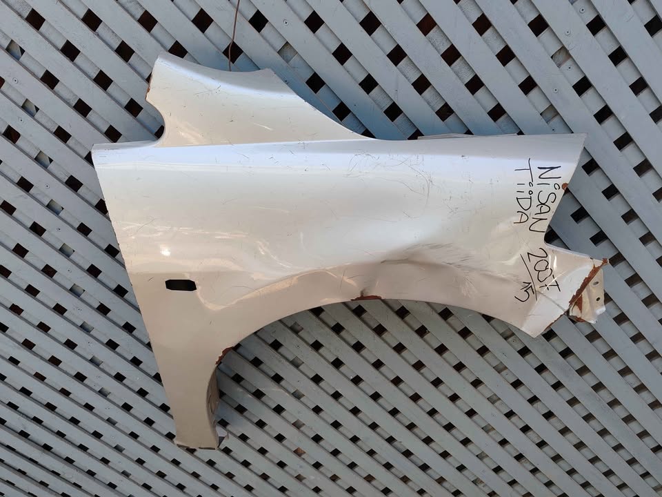 Tapabarro derecho Nissan Tiida 2007 - 2015 - Imagen 2