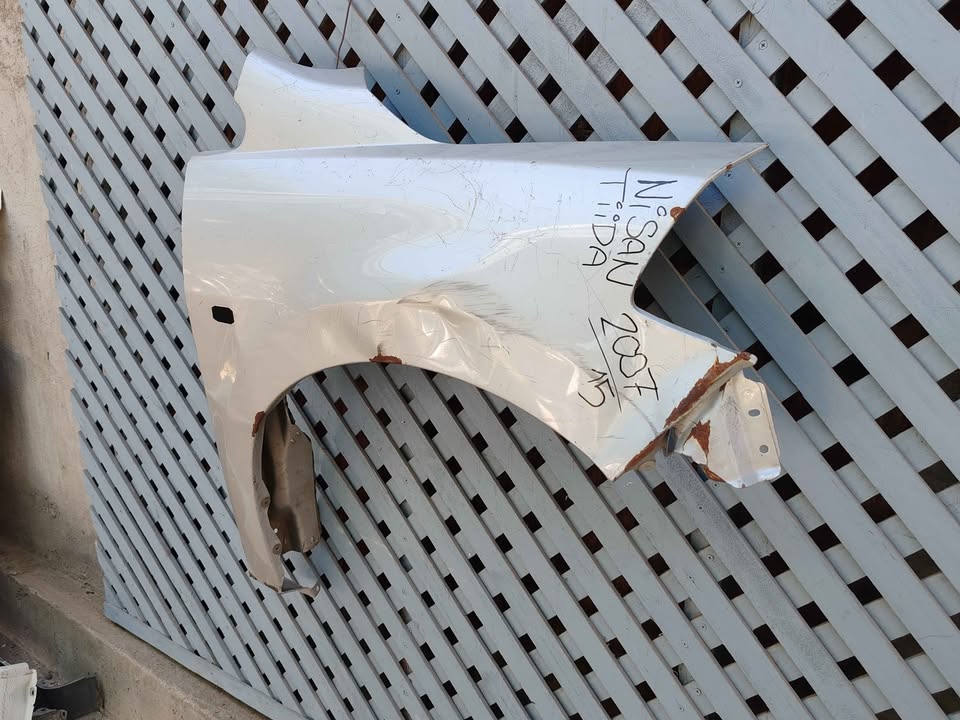 Tapabarro derecho Nissan Tiida 2007 - 2015 - Imagen 3