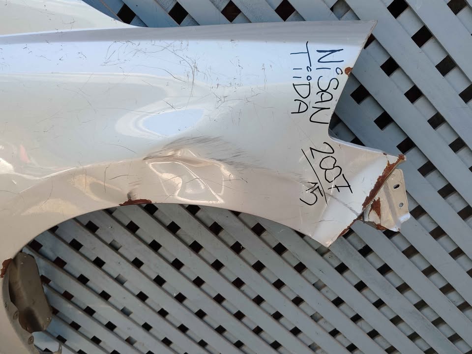 Tapabarro derecho Nissan Tiida 2007 - 2015 - Imagen 4