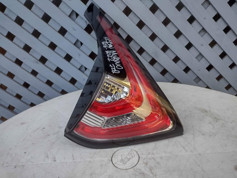 Foco trasero de portalón izquierdo Nissan Murano 2016 - 2022