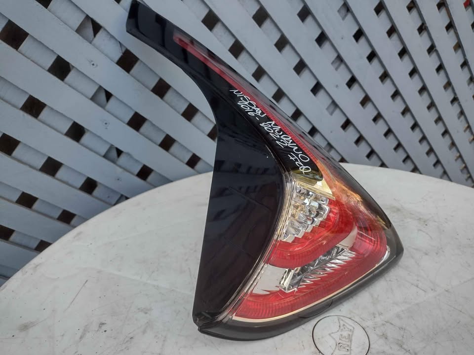 Foco trasero de portalón izquierdo Nissan Murano 2016 - 2022 - Imagen 2