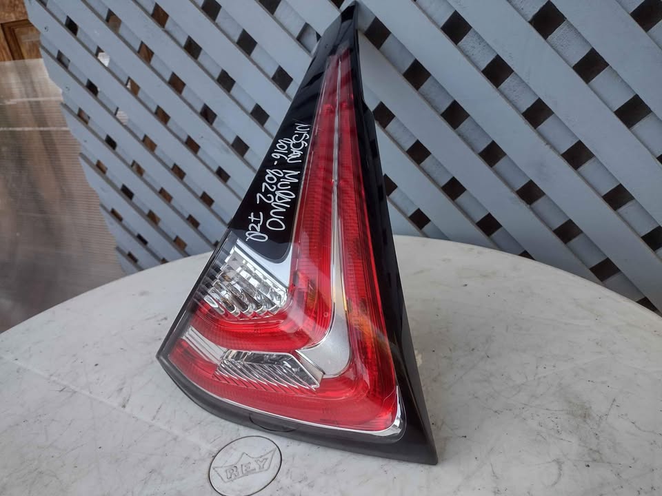 Foco trasero de portalón izquierdo Nissan Murano 2016 - 2022 - Imagen 3