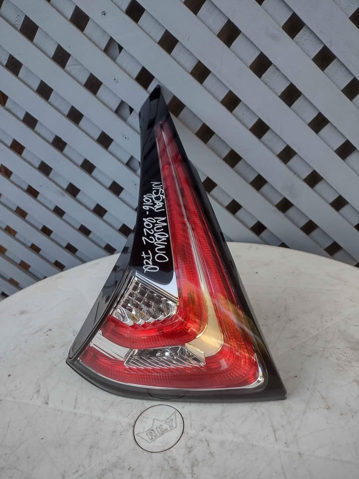 Foco trasero de portalón izquierdo Nissan Murano 2016 - 2022 - Imagen 5