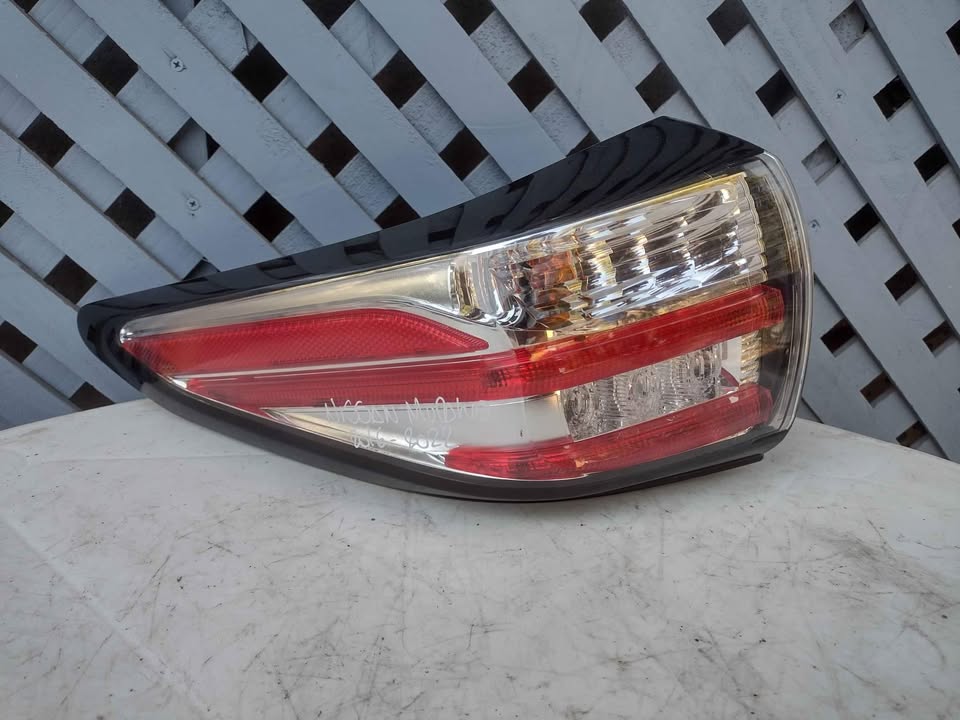 Foco trasero derecho Nissan Murano 2016 - 2022