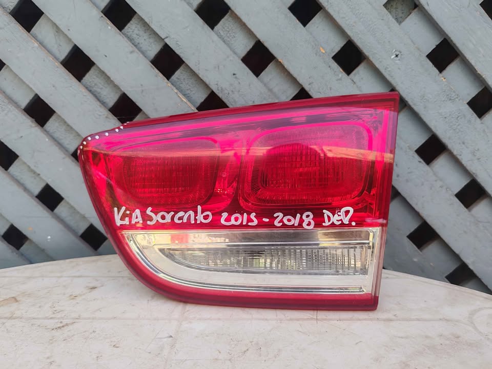 Foco trasero derecho de portalón Kia Sorento 2015 - 2018
