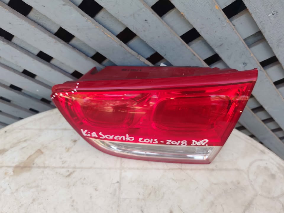 Foco trasero derecho de portalón Kia Sorento 2015 - 2018 - Imagen 2