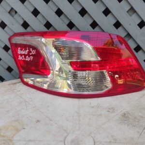 Foco trasero izquierdo Peugeot 301 2013 - 2017