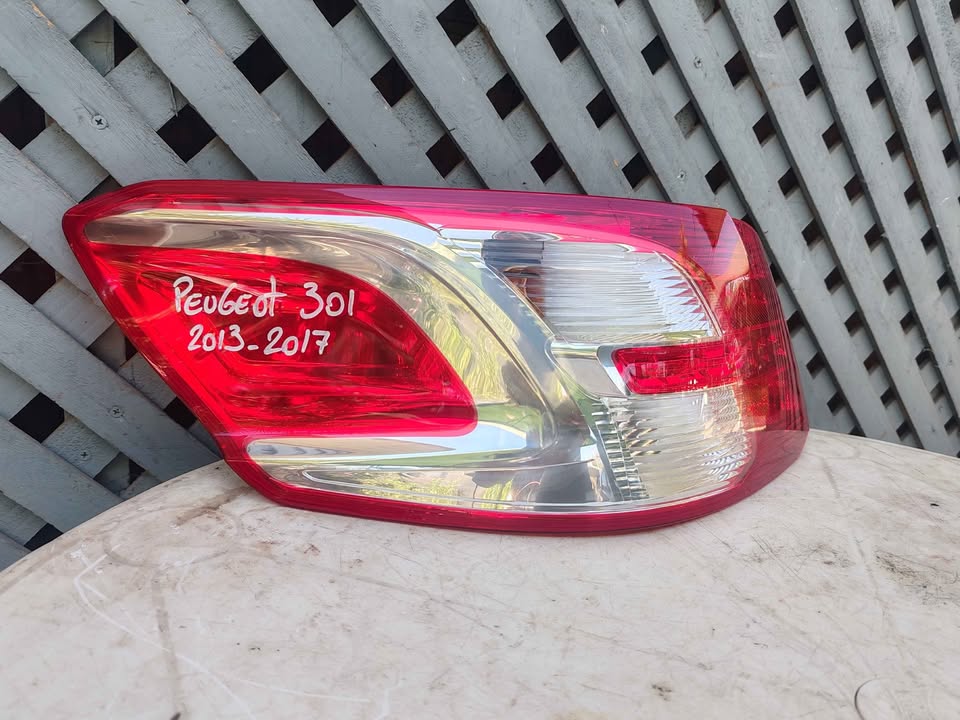 Foco trasero izquierdo Peugeot 301 2013 - 2017 - Imagen 2