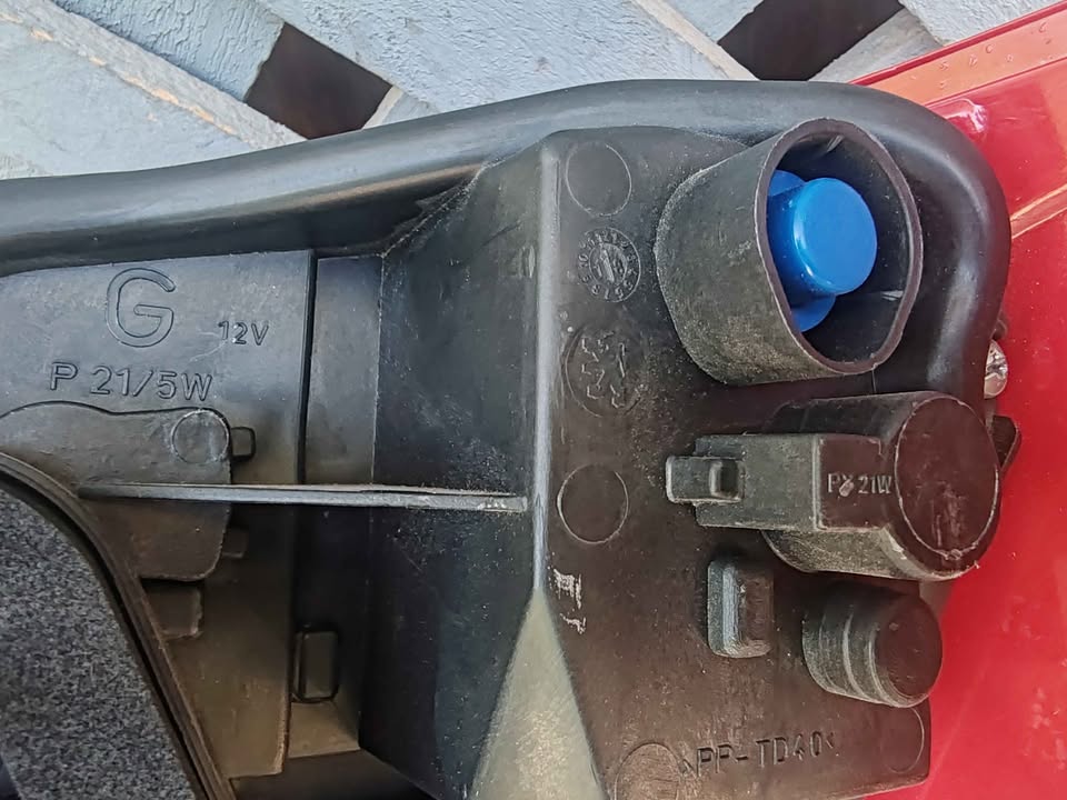 Foco trasero izquierdo Peugeot 301 2013 - 2017 - Imagen 7