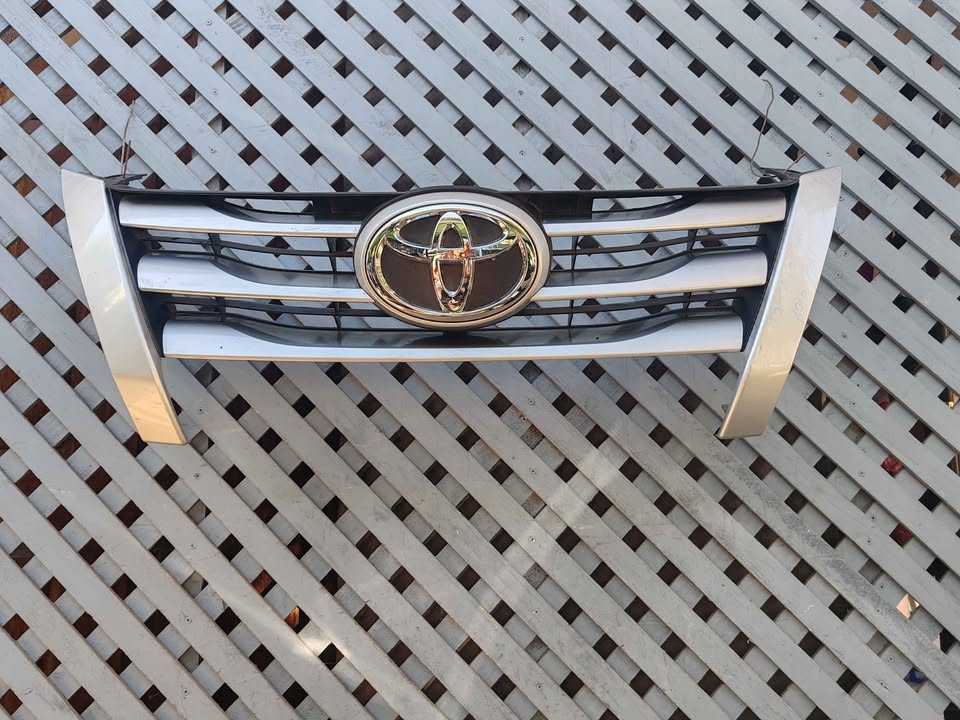 Máscara Toyota Fortuner 2016 - 2021 - Imagen 2