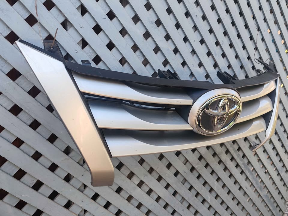 Máscara Toyota Fortuner 2016 - 2021 - Imagen 3