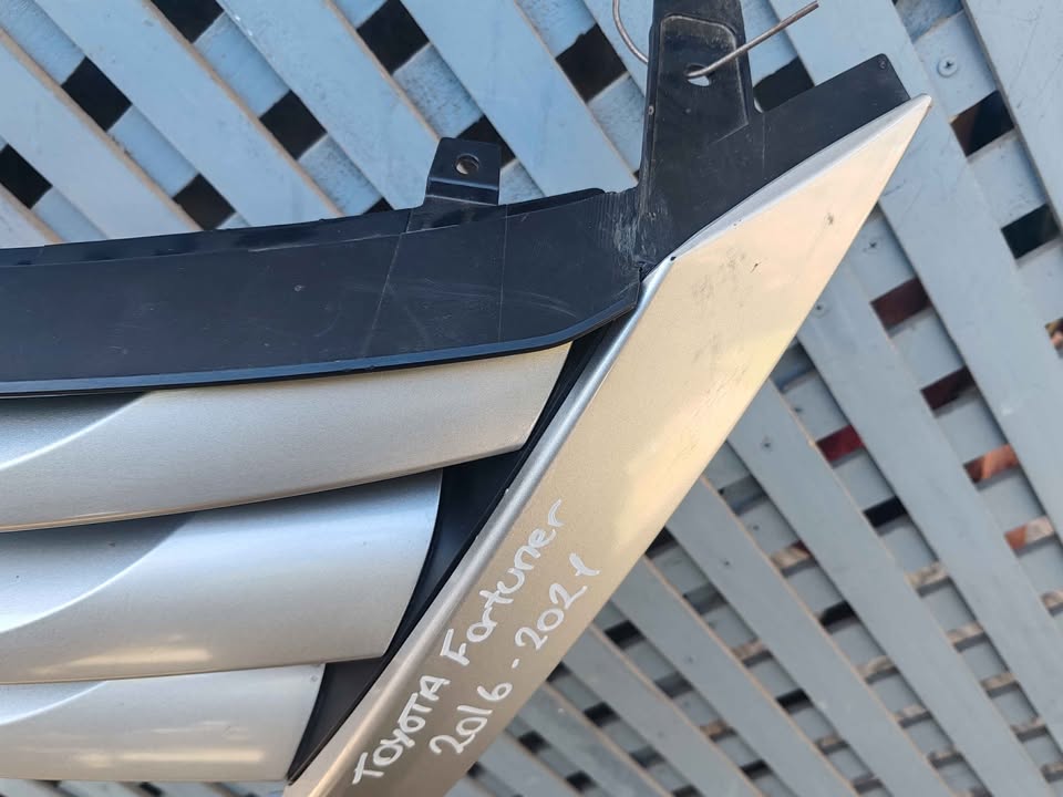 Máscara Toyota Fortuner 2016 - 2021 - Imagen 5