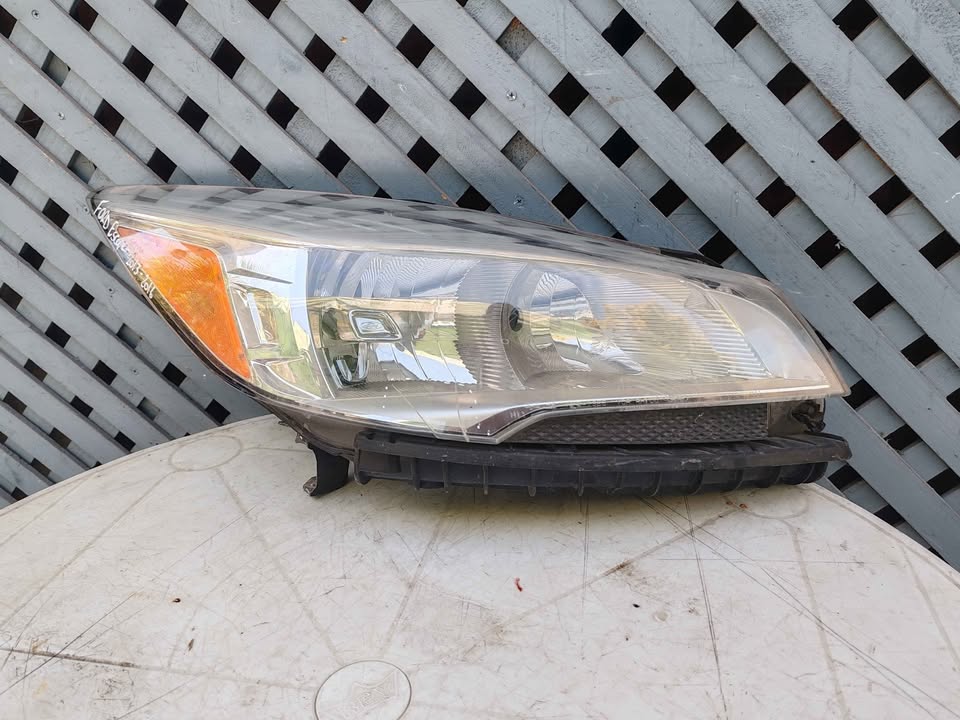 Óptico derecho Ford Escape 2013 - 2016