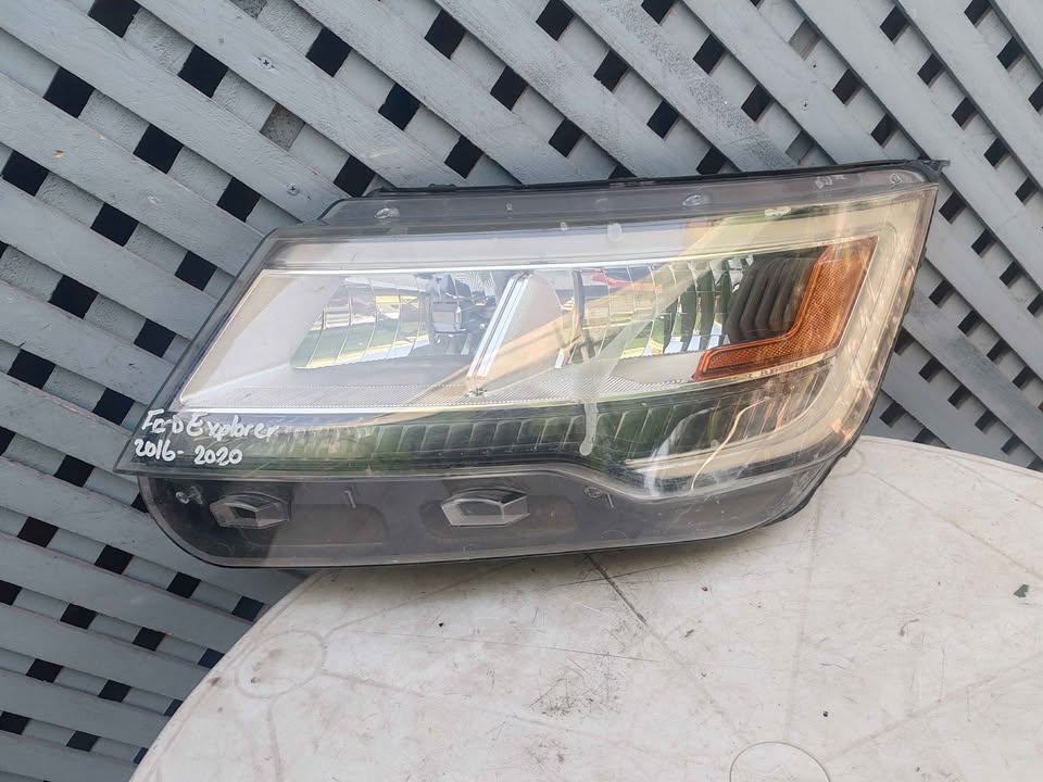 Óptico derecho Ford Explorer 2016 - 2020