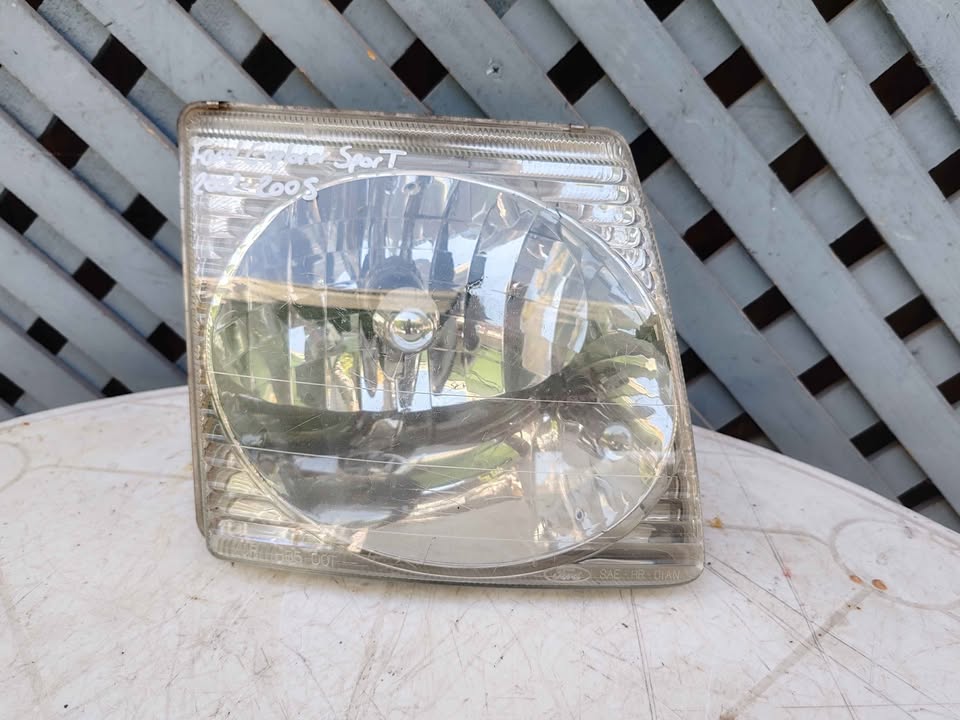 Óptico derecho Ford Explorer Sport 2002 - 2005