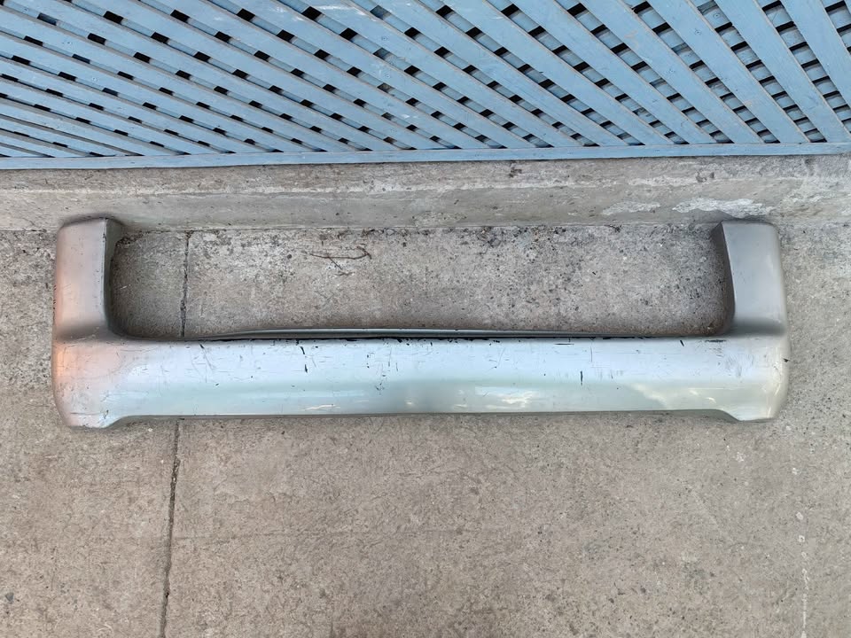 Parachoque trasero Hyundai H100 1998 - 2002