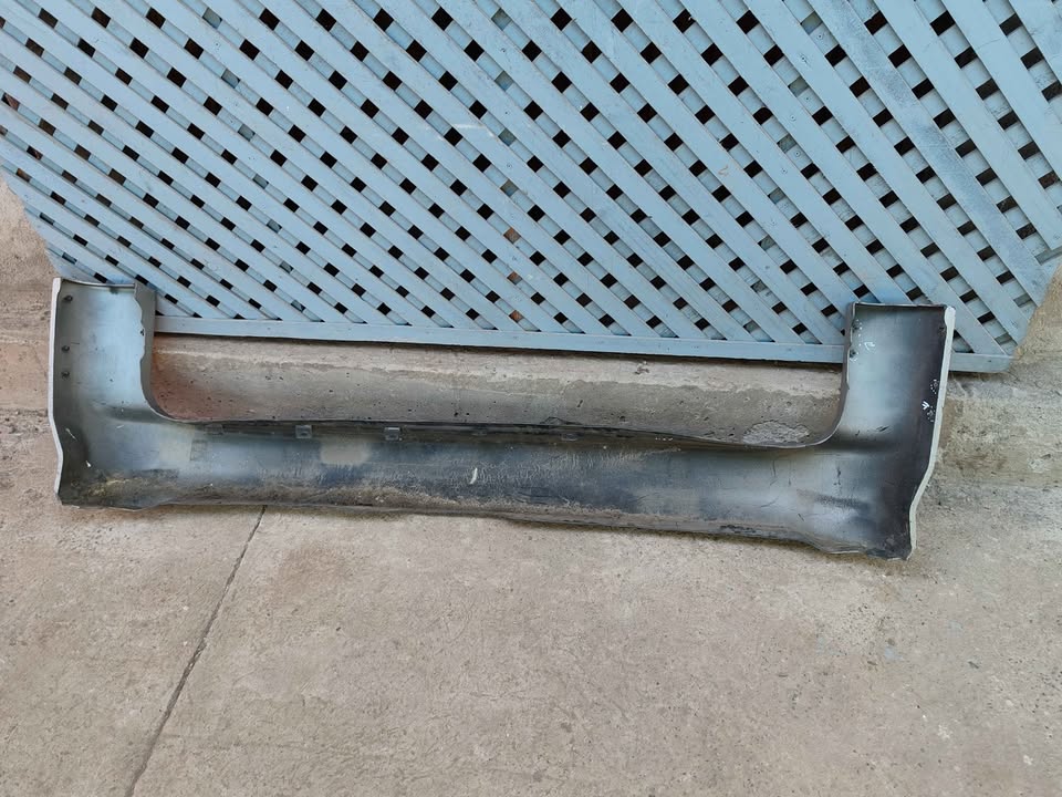 Parachoque trasero Hyundai H100 1998 - 2002 - Imagen 9