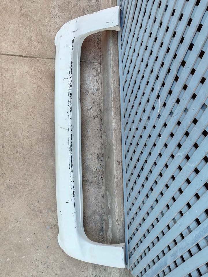 Parachoque trasero Hyundai H100 1998 - 2002 (ll) - Imagen 5