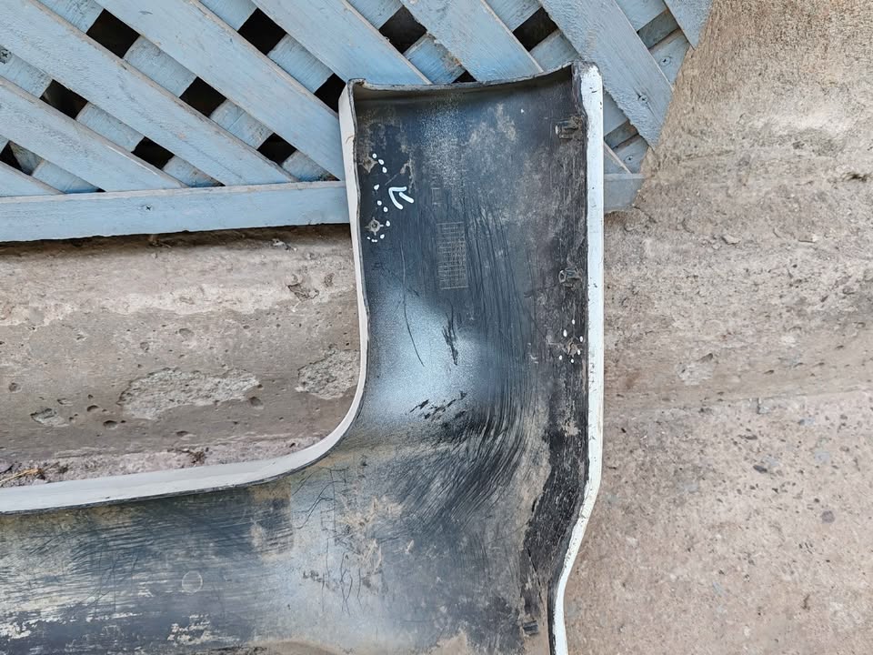 Parachoque trasero Hyundai H100 1998 - 2002 (ll) - Imagen 6