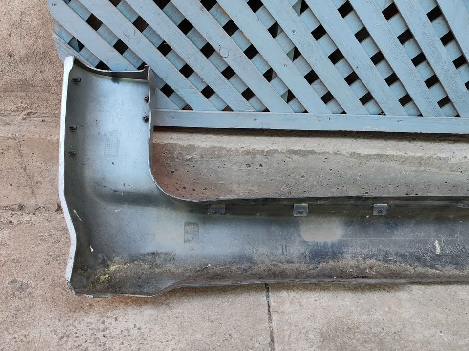 Parachoque trasero Hyundai H100 1998 - 2002 - Imagen 6