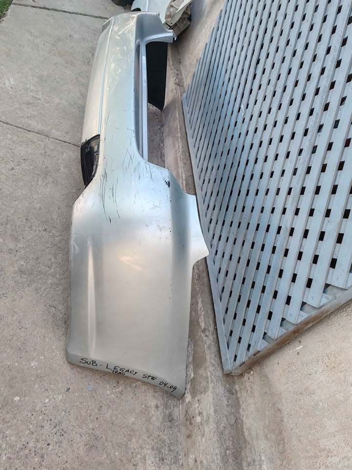 Parachoque trasero Subaru Legacy STW 2004 - 2009 - Imagen 4