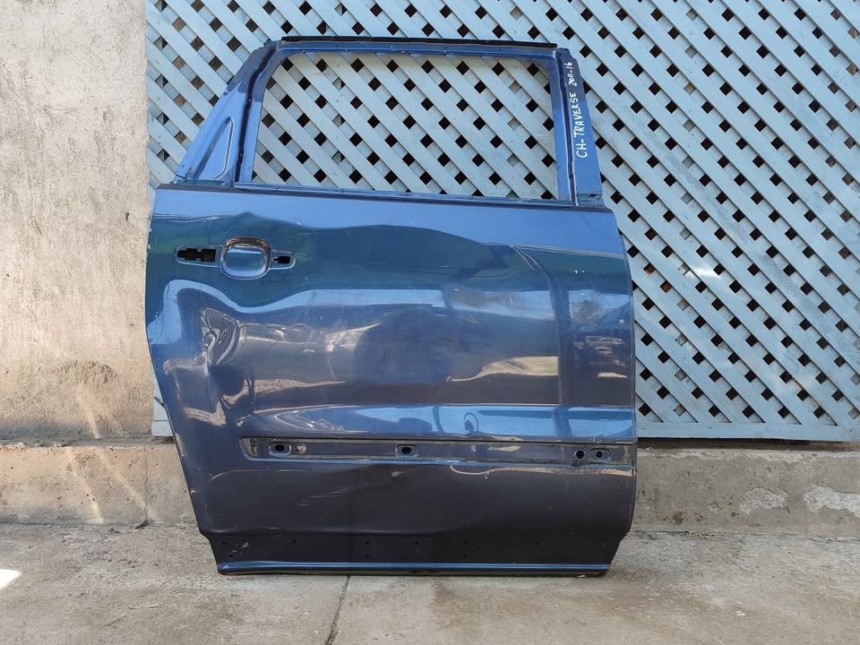 Puerta trasera derecha Chevrolet Traverse 2011 - 2016