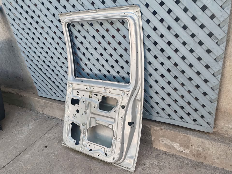 Puerta trasera derecha Nissan D21 1994 - 2007 - Imagen 6