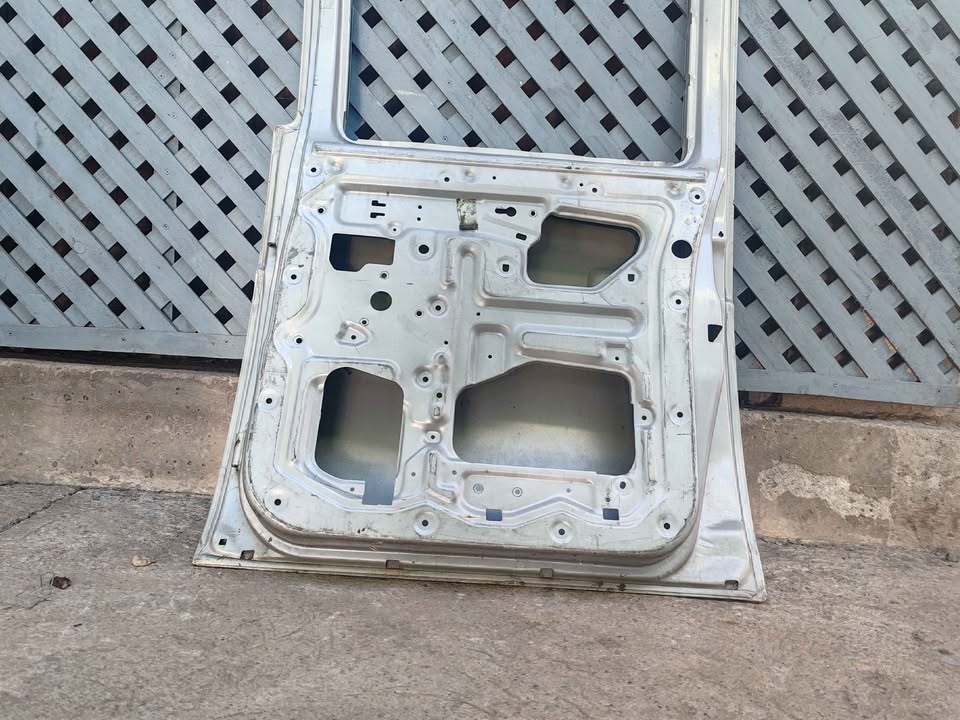 Puerta trasera derecha Nissan D21 1994 - 2007 - Imagen 8