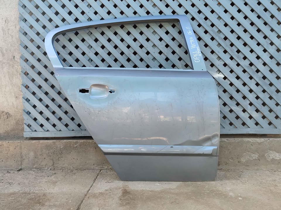 Puerta trasera derecha Opel Vectra 2006 - 2011