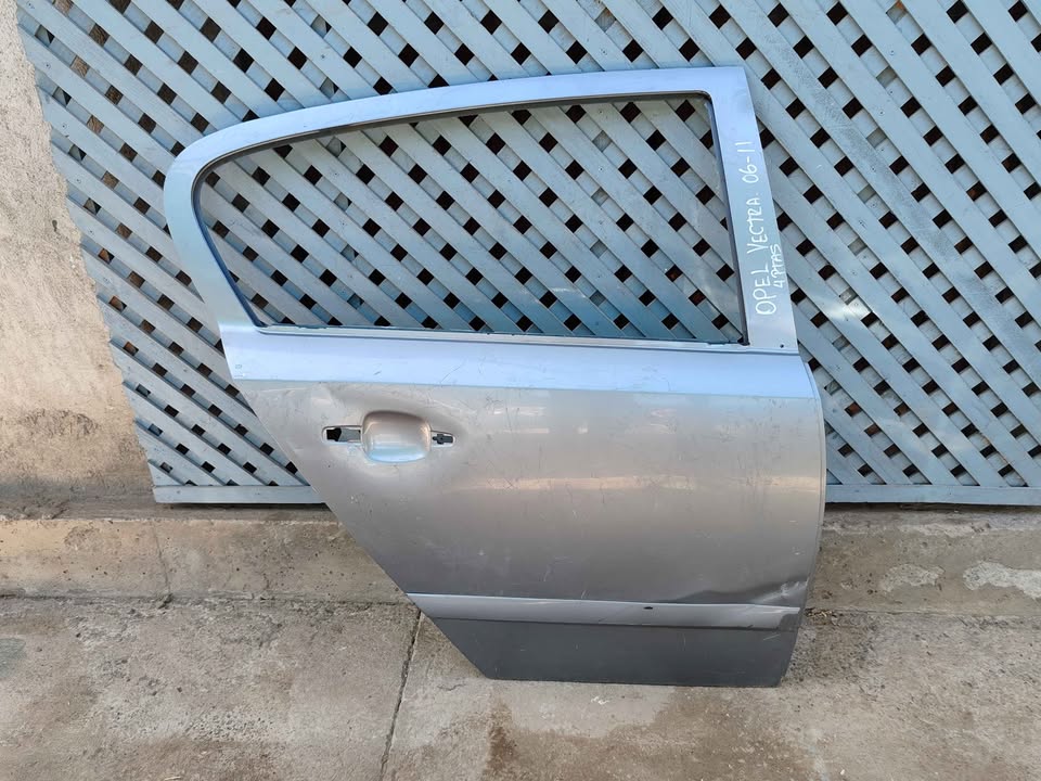Puerta trasera derecha Opel Vectra 2006 - 2011 - Imagen 2