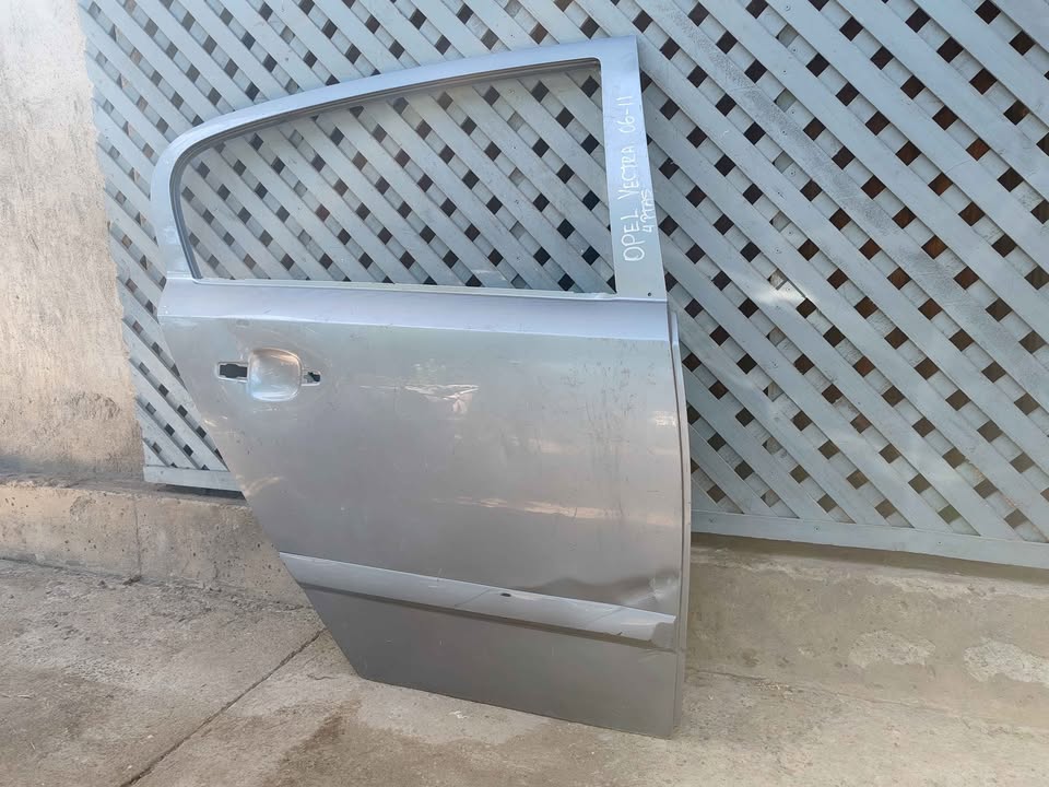 Puerta trasera derecha Opel Vectra 2006 - 2011 - Imagen 4