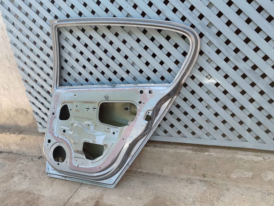 Puerta trasera derecha Opel Vectra 2006 - 2011 - Imagen 7