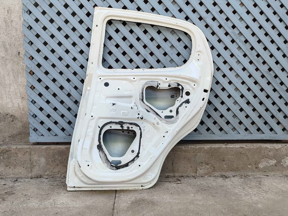 Puerta trasera derecha Peugeot 108 2016 - 2018 - Imagen 8